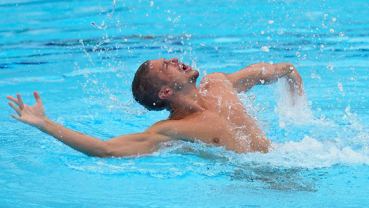 (AP Photo/Darko Bandic, File)
 : FILE - Italy's Giorgio Minisini competes during men's solo free final event at the European Aquatics Championships in Belgrade, Serbia, Thursday, June 13, 2024. With no men picked to compete in artistic swimming at the Paris Olympics, where they are eligible for the first time, a former world champion is ending his career this week. At the Italian national championships, four-time worlds gold medalist Giorgio Minsini is competing for the last time at age 28. 

